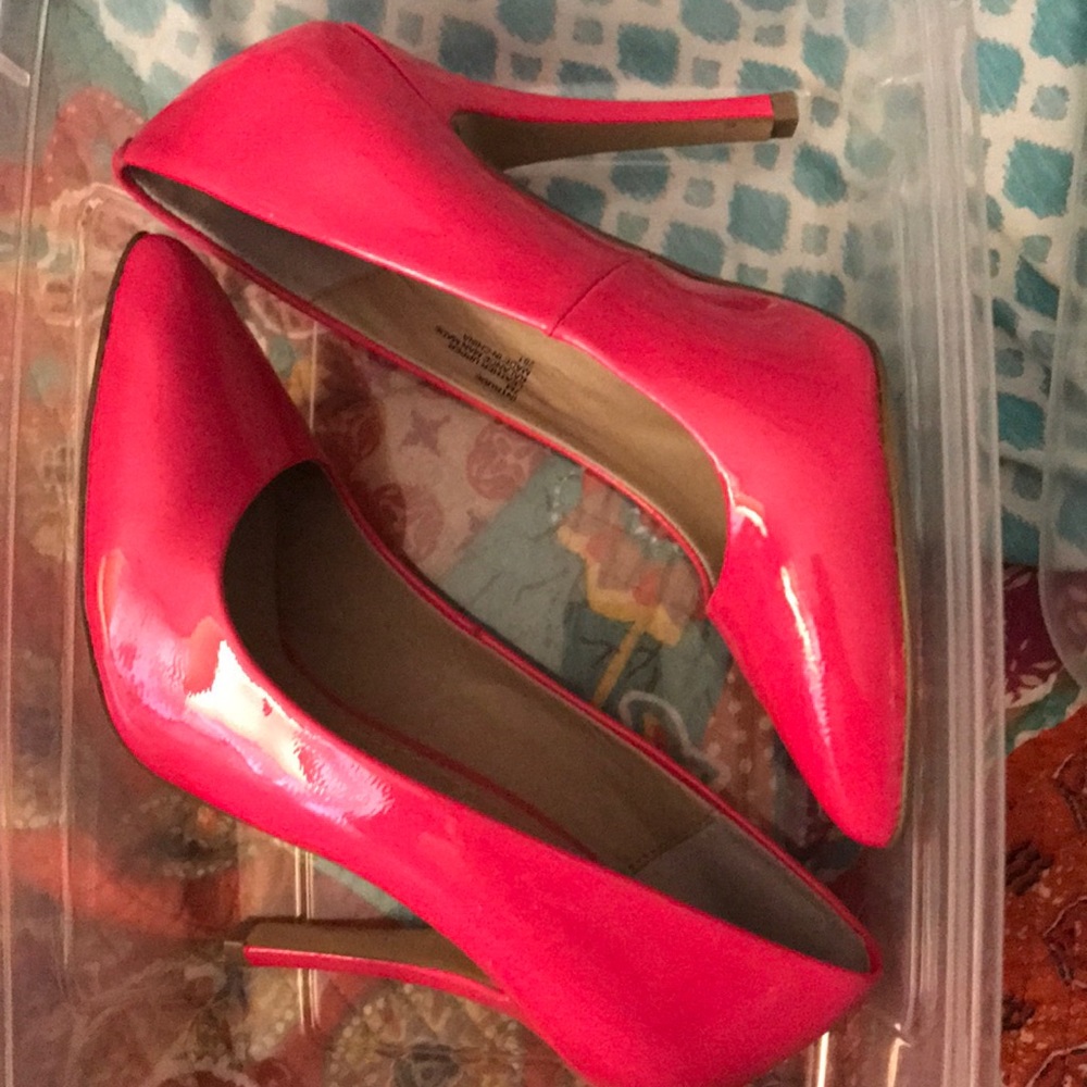 Steve Madden women’s Hot Pink pumps!!!